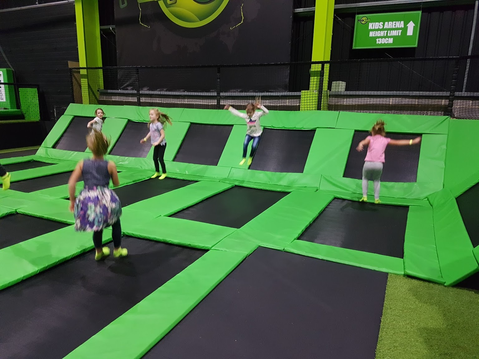Flip Out - E6 — kids' party venue in London
